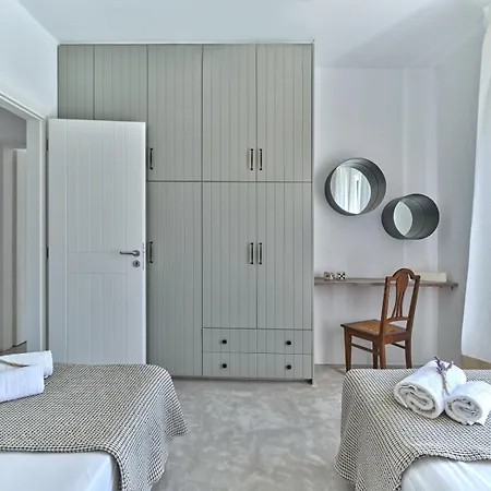 Villa Joy With Private Pool, Close To Naoussa Kostos